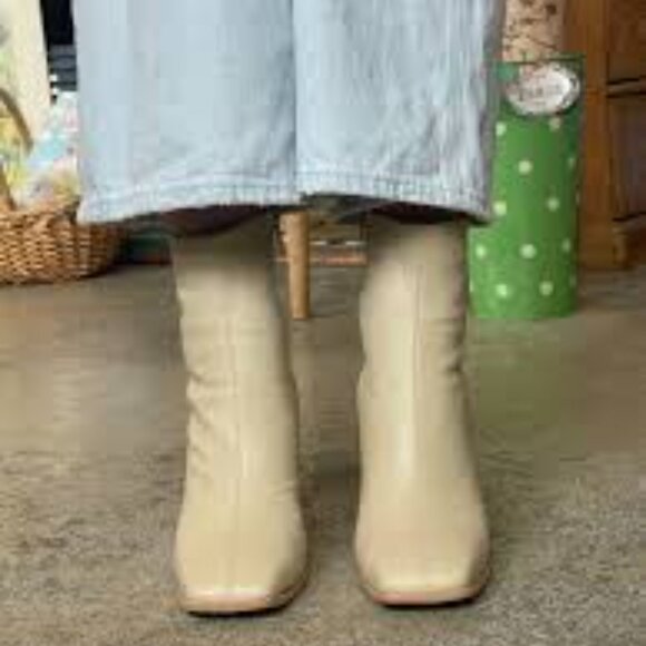 Y2K AMANDA SMITH CREAM COLOR BLOCK HEEL BOOTS